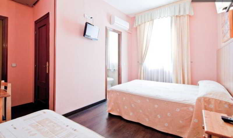 Hostal Gallardo Madrid Exterior photo