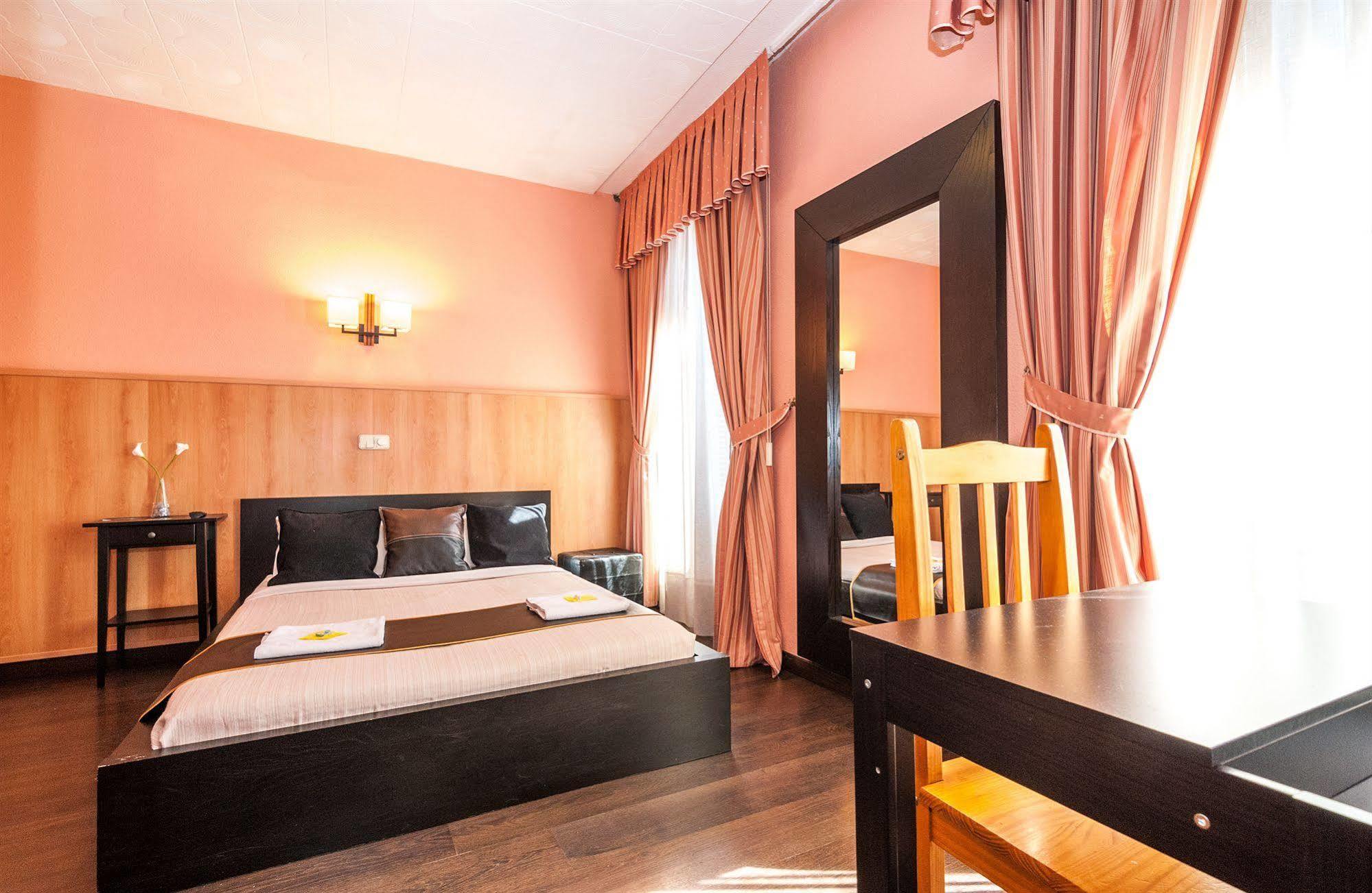 Hostal Gallardo Madrid Exterior photo