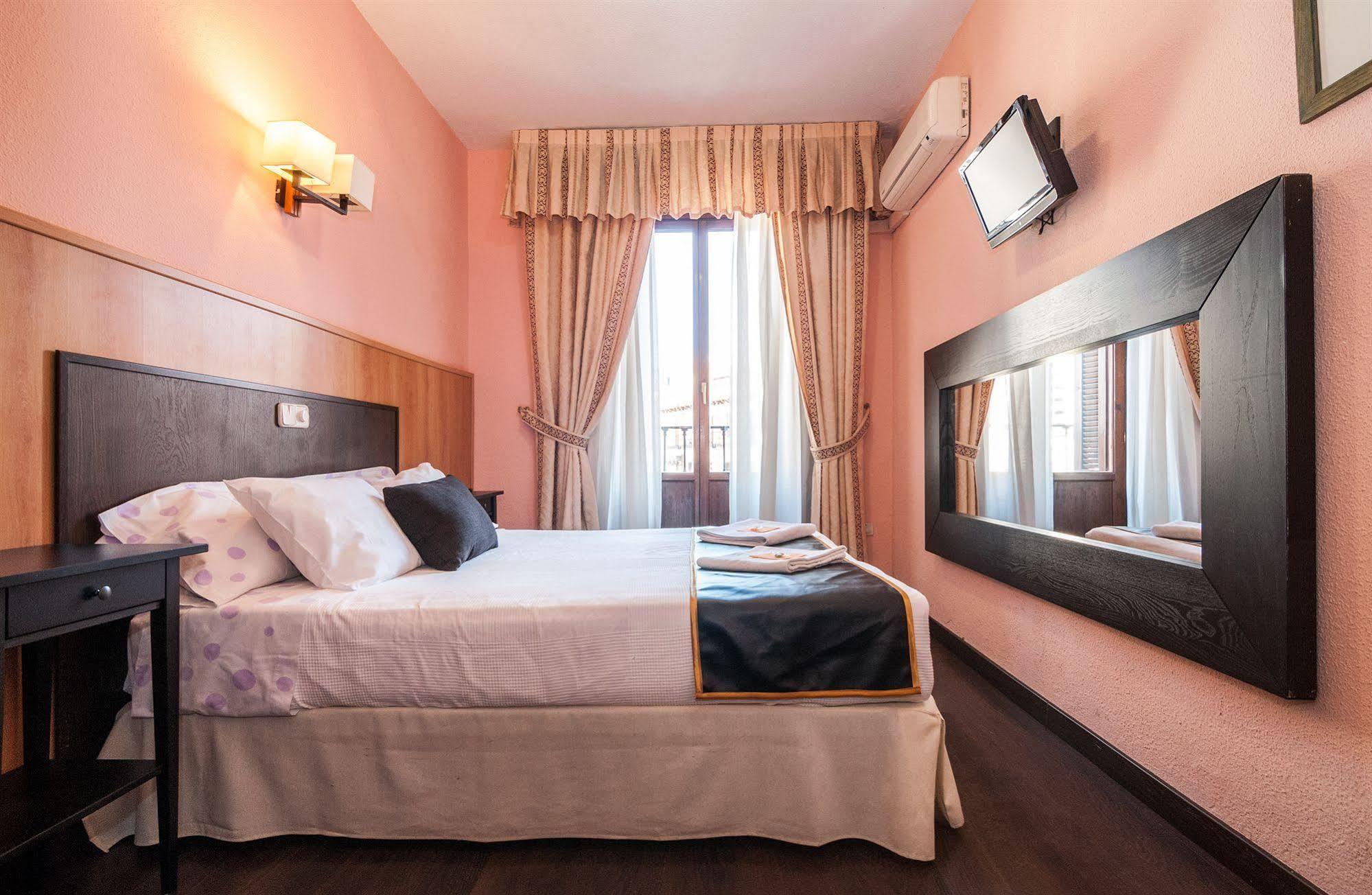 Hostal Gallardo Madrid Exterior photo
