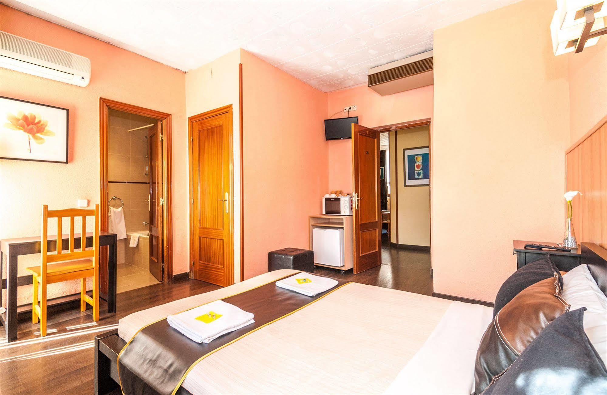 Hostal Gallardo Madrid Exterior photo