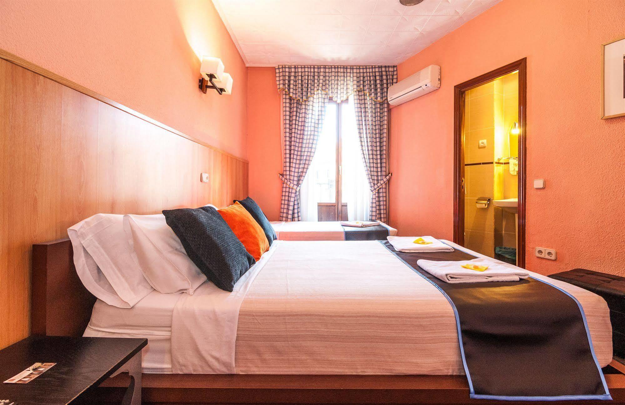 Hostal Gallardo Madrid Exterior photo