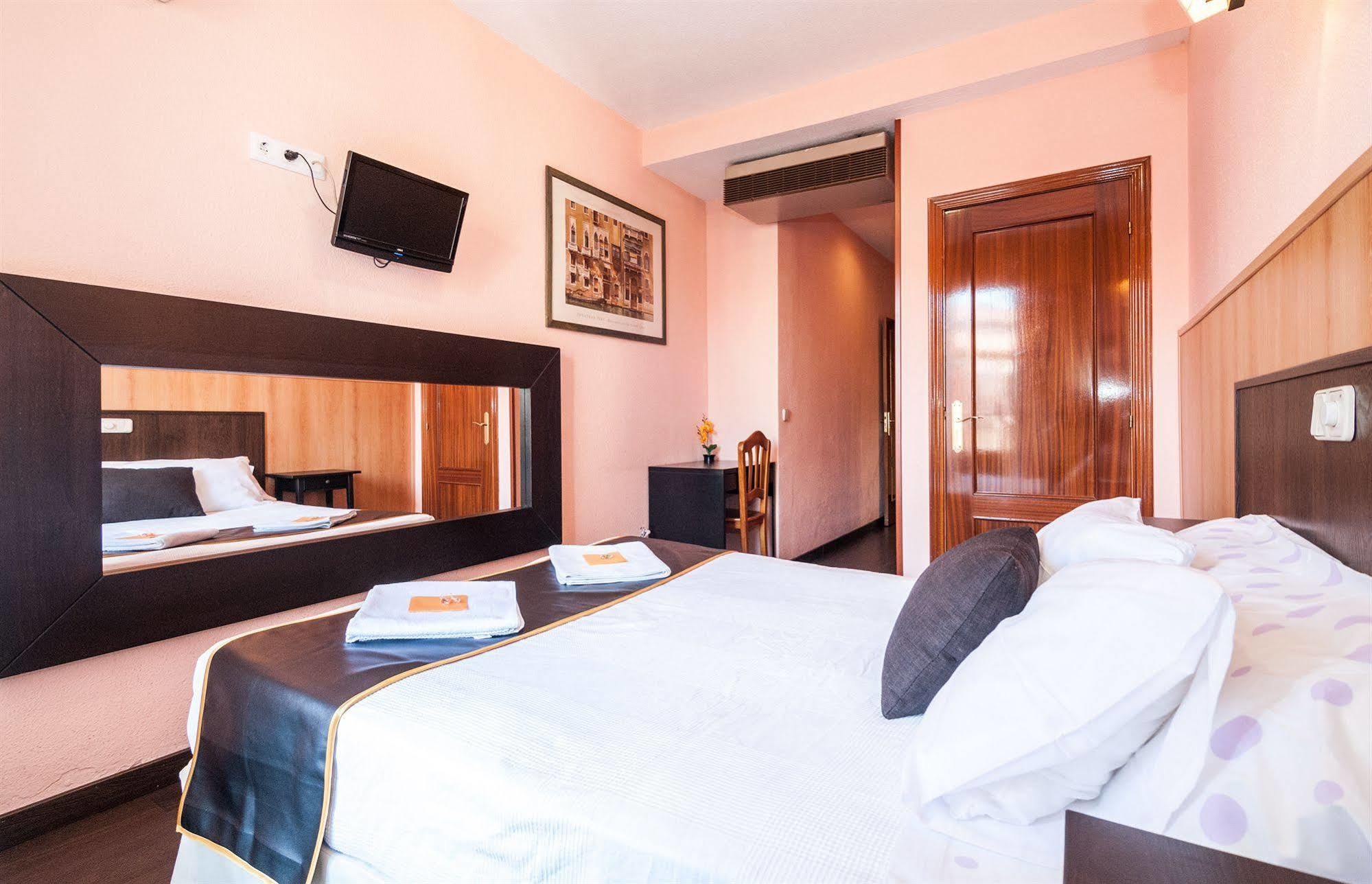Hostal Gallardo Madrid Exterior photo